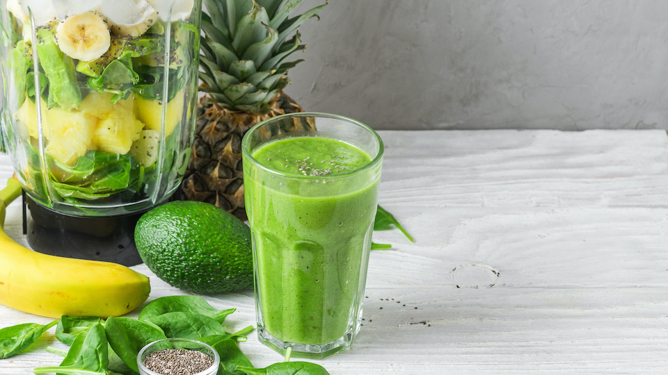 5 Weight-Loss Smoothies to Help You De-Bloat and Slim Down - UpWellness.com